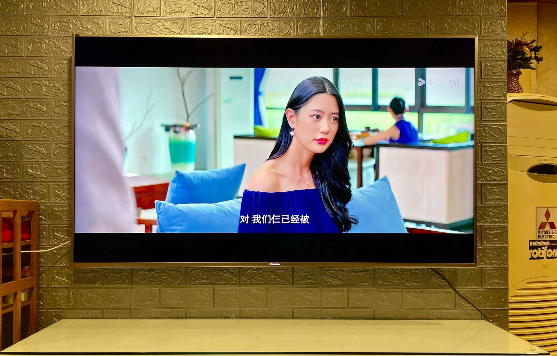 出个人自用闲置海信65寸ULED网络智能超画质液晶电视，型号LED65MU7000U，购买一年多开机仅个位数基本没怎么用，成色基本全新，海信高端机，整体效果好